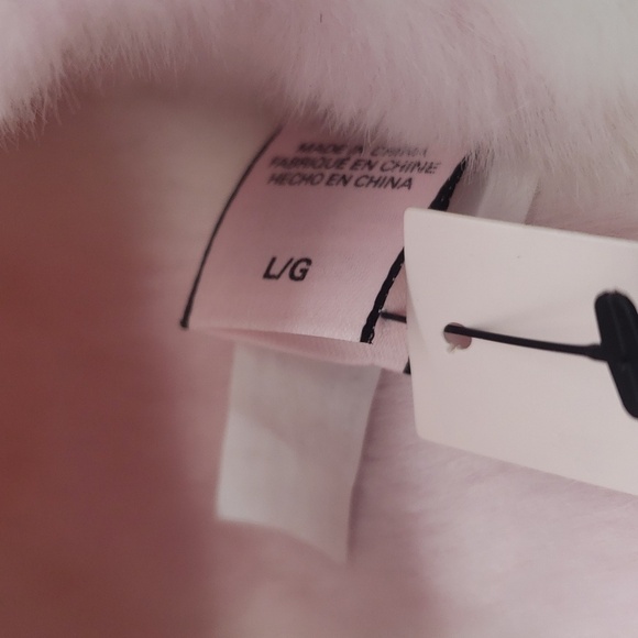 1235- Victoria’s Secret Pink & White Fuzzy Slippers Size L NWT - Picture 6 of 8